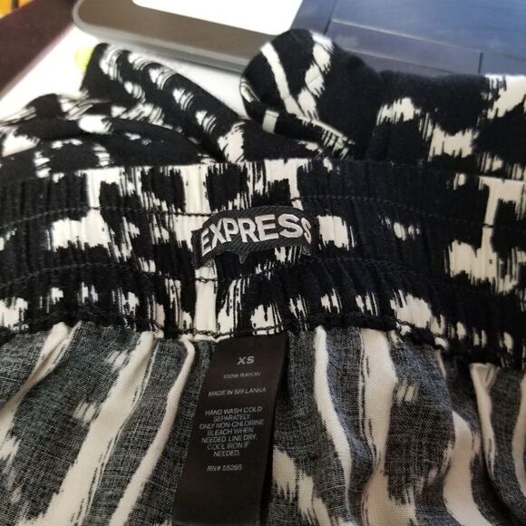 EXPRESS Rayon Shorts. SIZE XS. - Picture 4 of 4